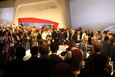 120229_Audi_pres_crowd